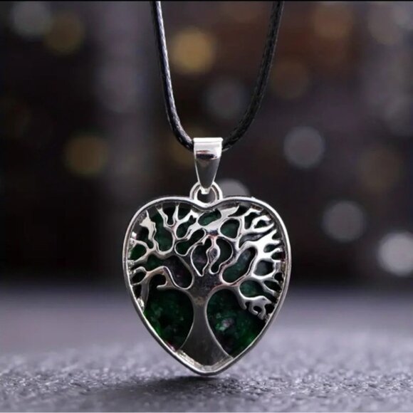 130 ❤️ Epidote Natural Stone Crystal Heart Tree of Life Pendant Necklace - Picture 2 of 2